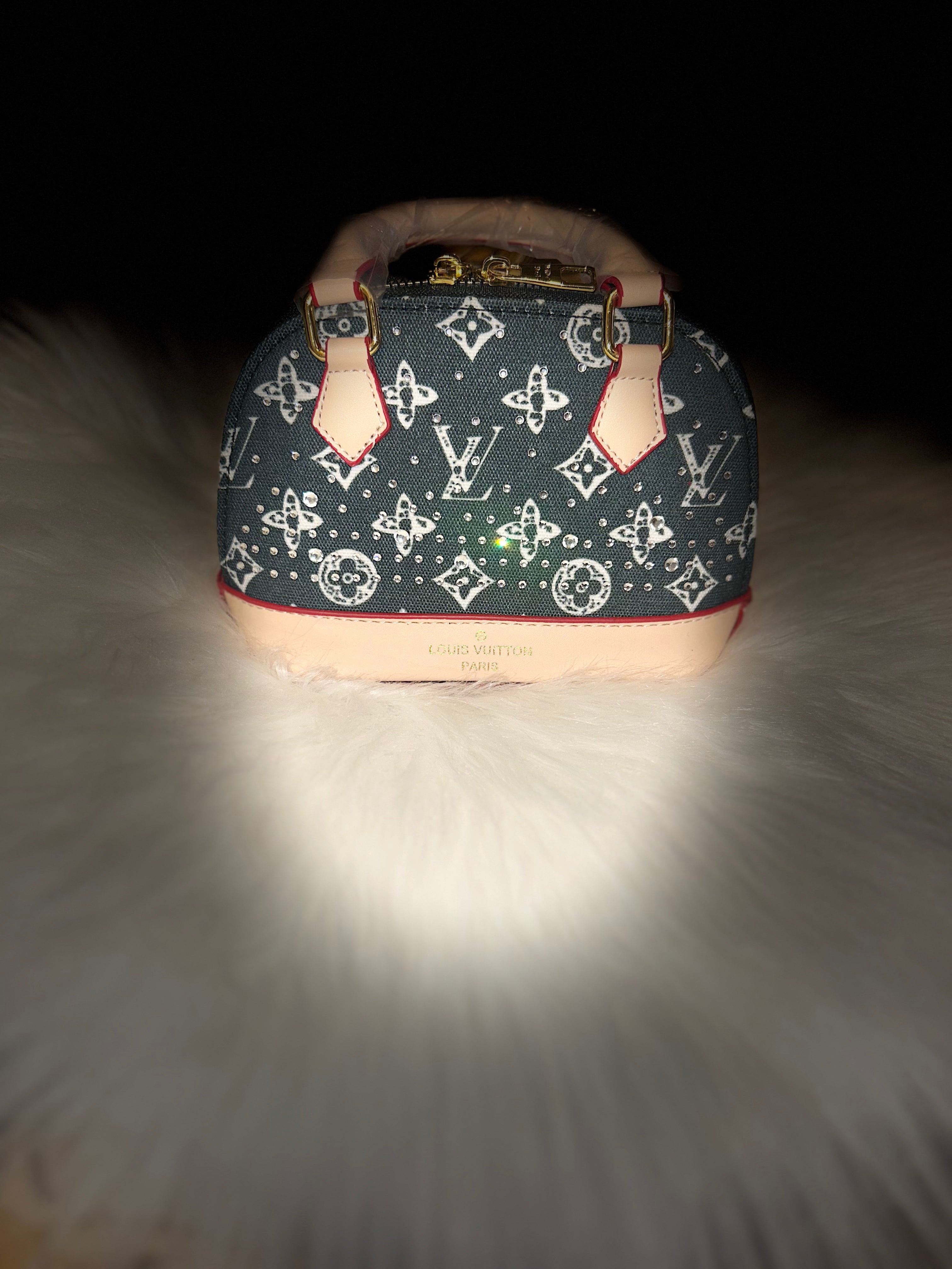 Black LV￼